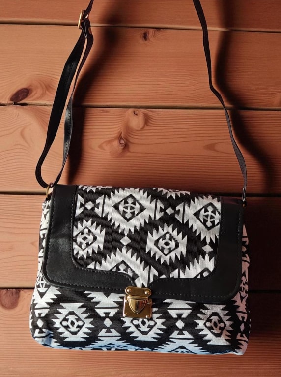 Chic Geometric Pattern Sling Bag for Women | Stylish Black & White Crossbody Purse