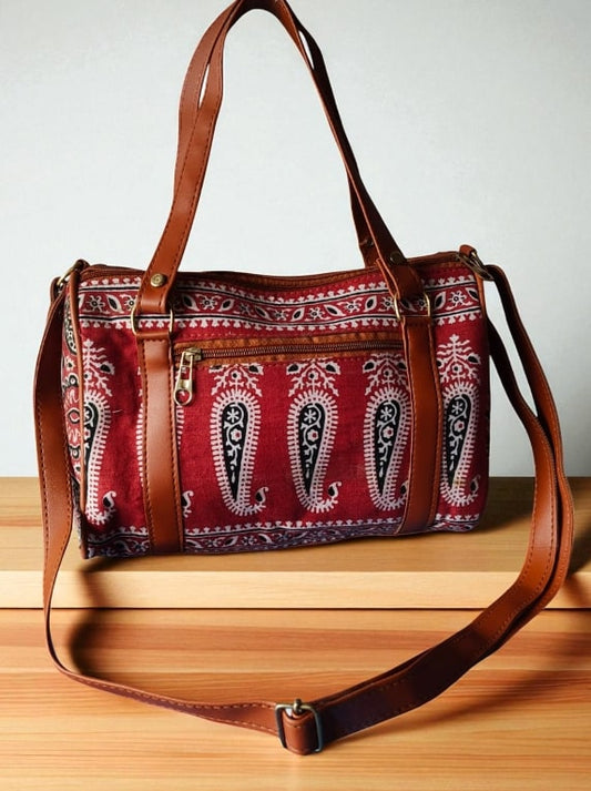 Trendy Paisley Print Women's Duffel Bag | Stylish Travel & Everyday Shoulder Bag