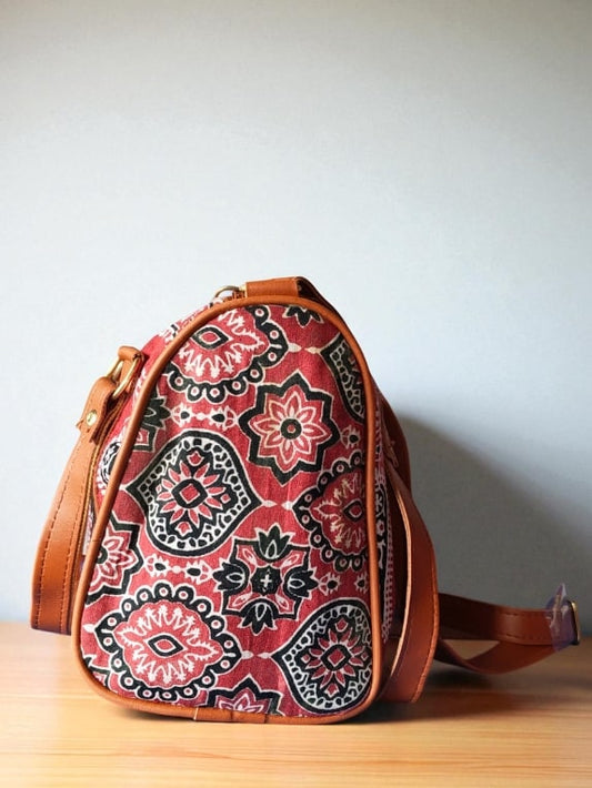 Trendy Paisley Print Women's Duffel Bag | Stylish Travel & Everyday Shoulder Bag
