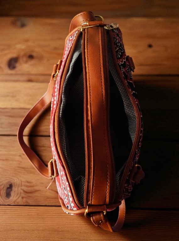 Trendy Paisley Print Women's Duffel Bag | Stylish Travel & Everyday Shoulder Bag