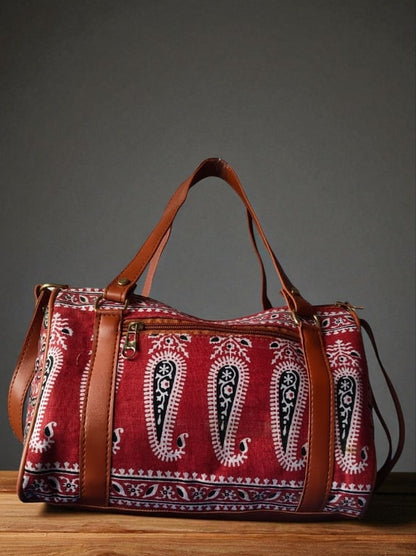 Trendy Paisley Print Women's Duffel Bag | Stylish Travel & Everyday Shoulder Bag