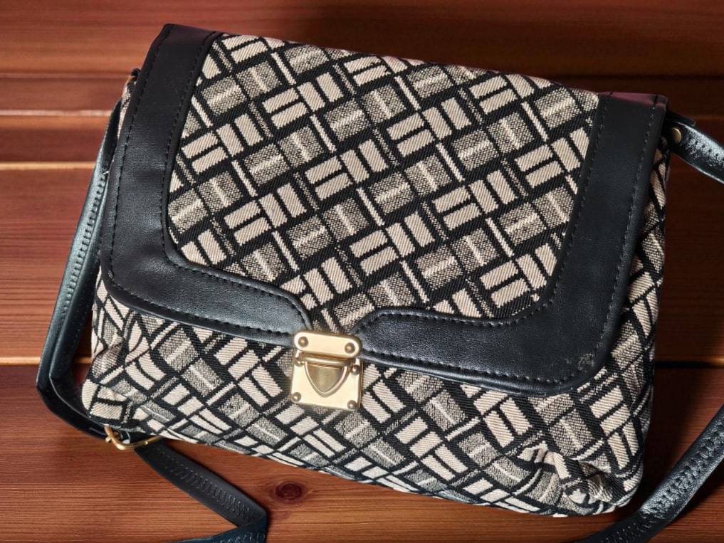 Stylish Quilted Pattern Sling Bag for Women | Modern Grey & White Crossbody Purse with Leather Accents