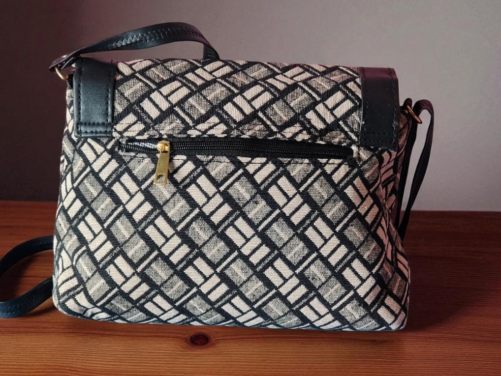 Stylish Quilted Pattern Sling Bag for Women | Modern Grey & White Crossbody Purse with Leather Accents