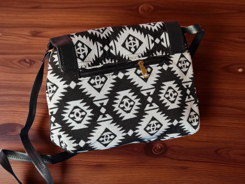 Chic Geometric Pattern Sling Bag for Women | Stylish Black & White Crossbody Purse